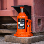 A Complete Guide to Using Container Jacks: Tools, Process, Safety, and Applications